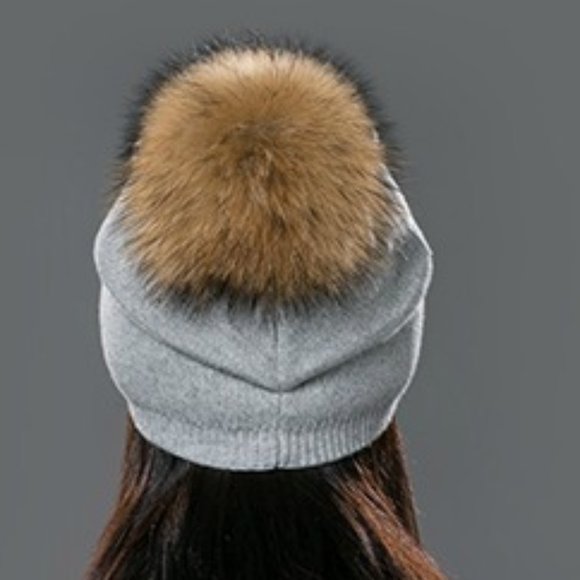 NWT- SOFT! Cashmere Blend Pom Beanie, Heather Grey
